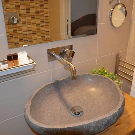 Bed & Breakfast A 4 Passi 4*
